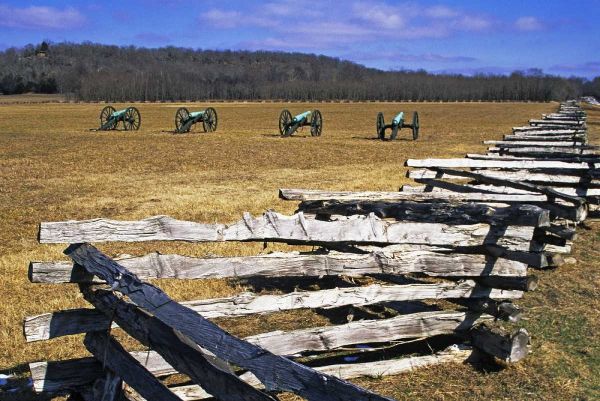 Arkansas Split-rail fence and Civil War cannons